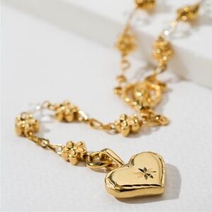 Vanessa Mooney daisy heart necklace